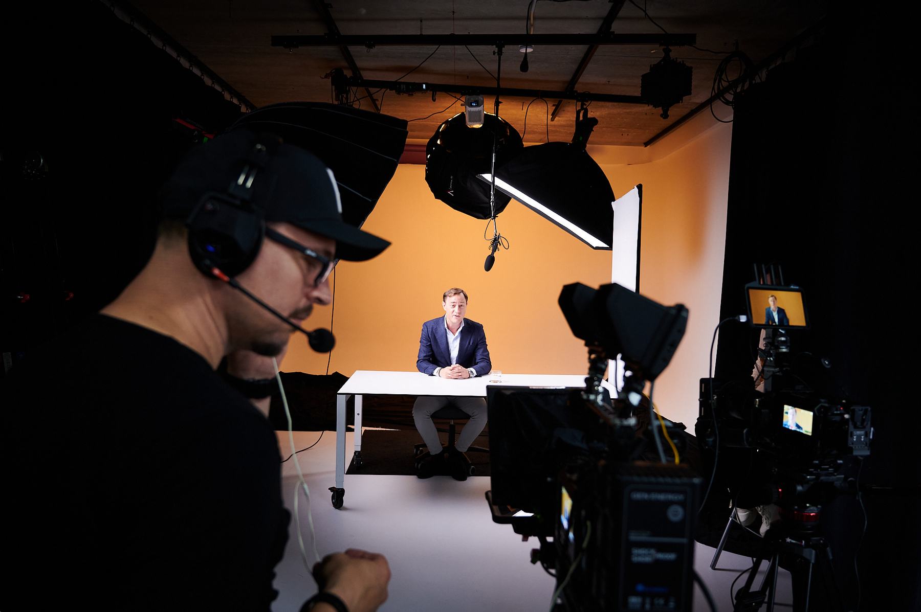 Hoi Studio custom video studio, with colour-changeable cyclorama backdrop, professional lighting rig and multi-camera monitoring