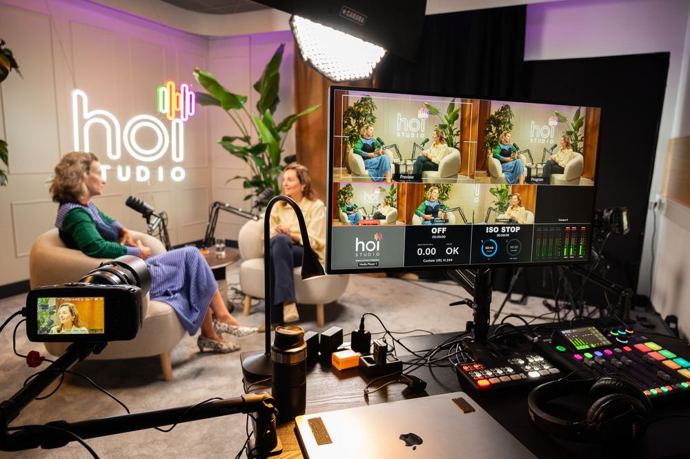 Live 4-camera switch, monitoring the full podcast set
